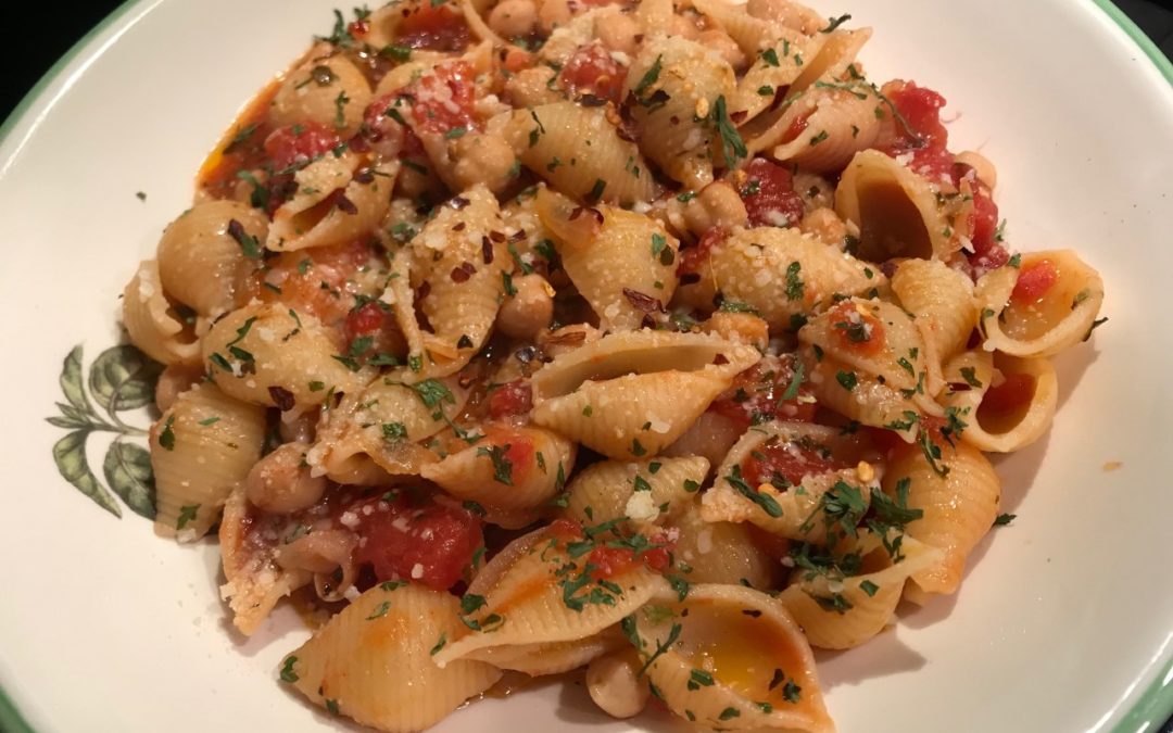 Shell Pasta with Chickpeas and Tomatoes