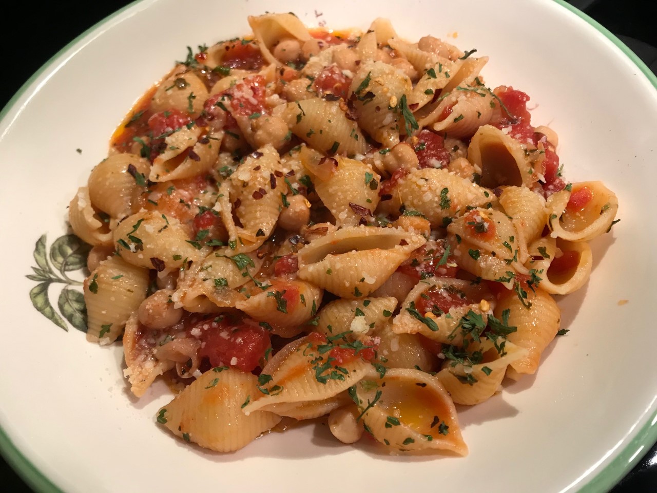 Shell Pasta with Chickpeas and Tomatoes